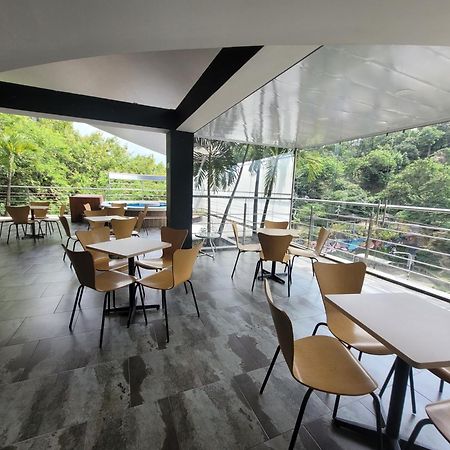 Hotel Med 33 Medellín Esterno foto