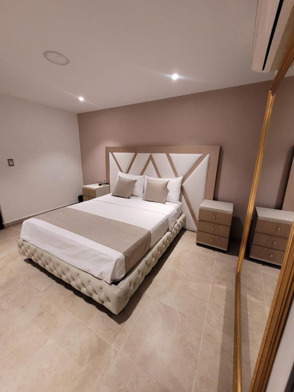 Hotel Med 33 Medellín Esterno foto