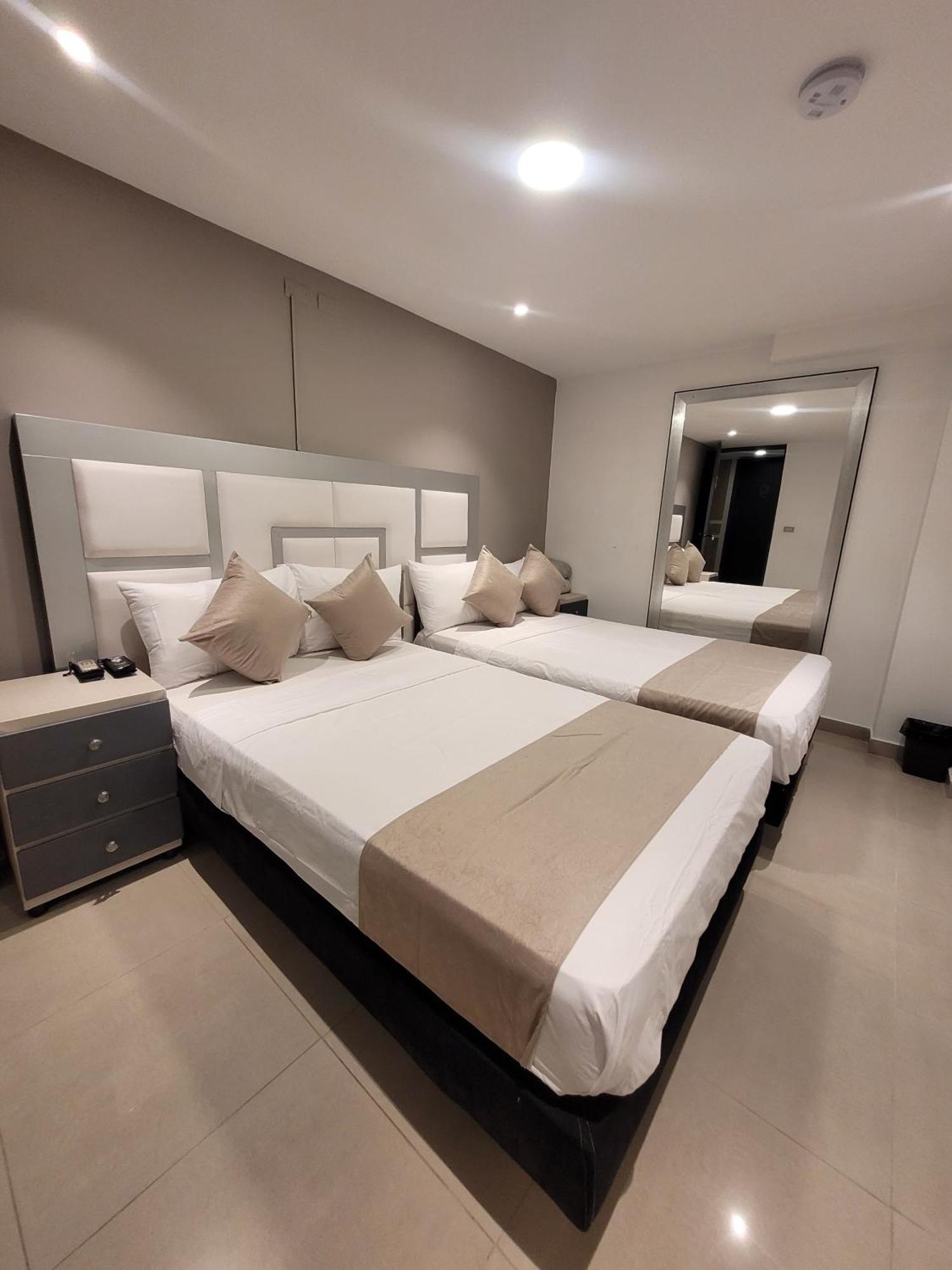 Hotel Med 33 Medellín Esterno foto