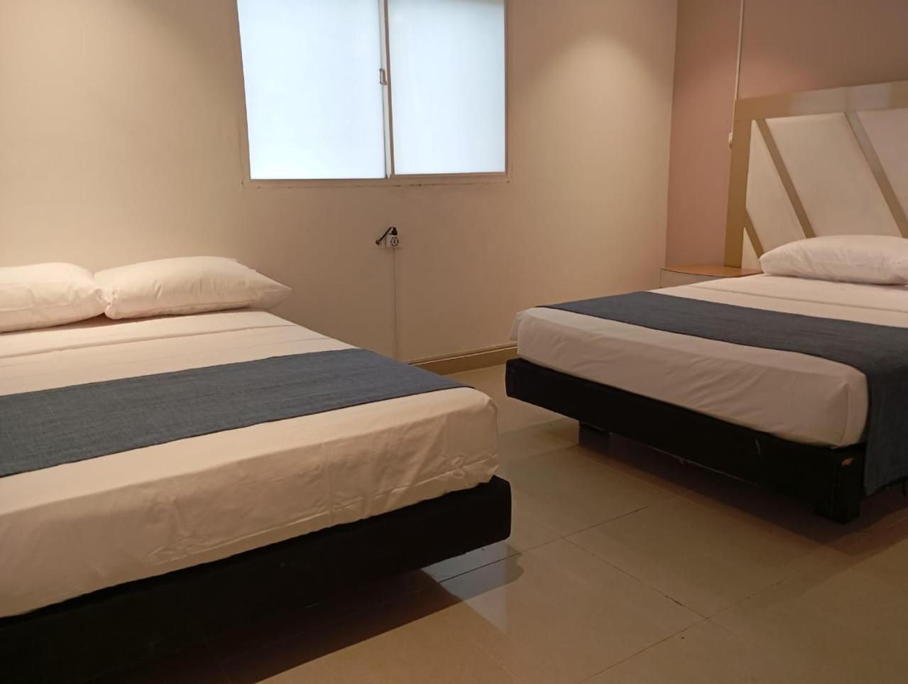 Hotel Med 33 Medellín Esterno foto